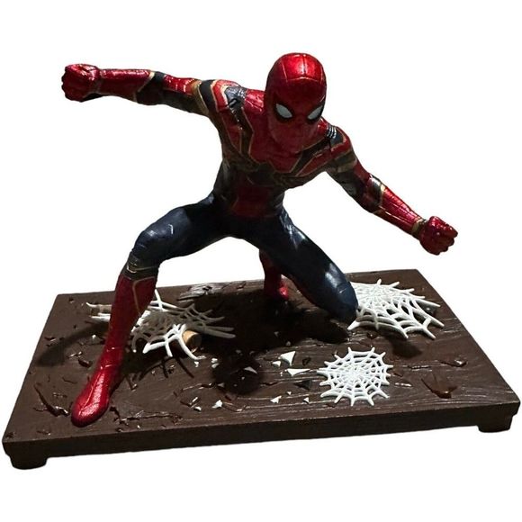 Marvel Other - Spider-Man Diorama Figure Disney Store Limited